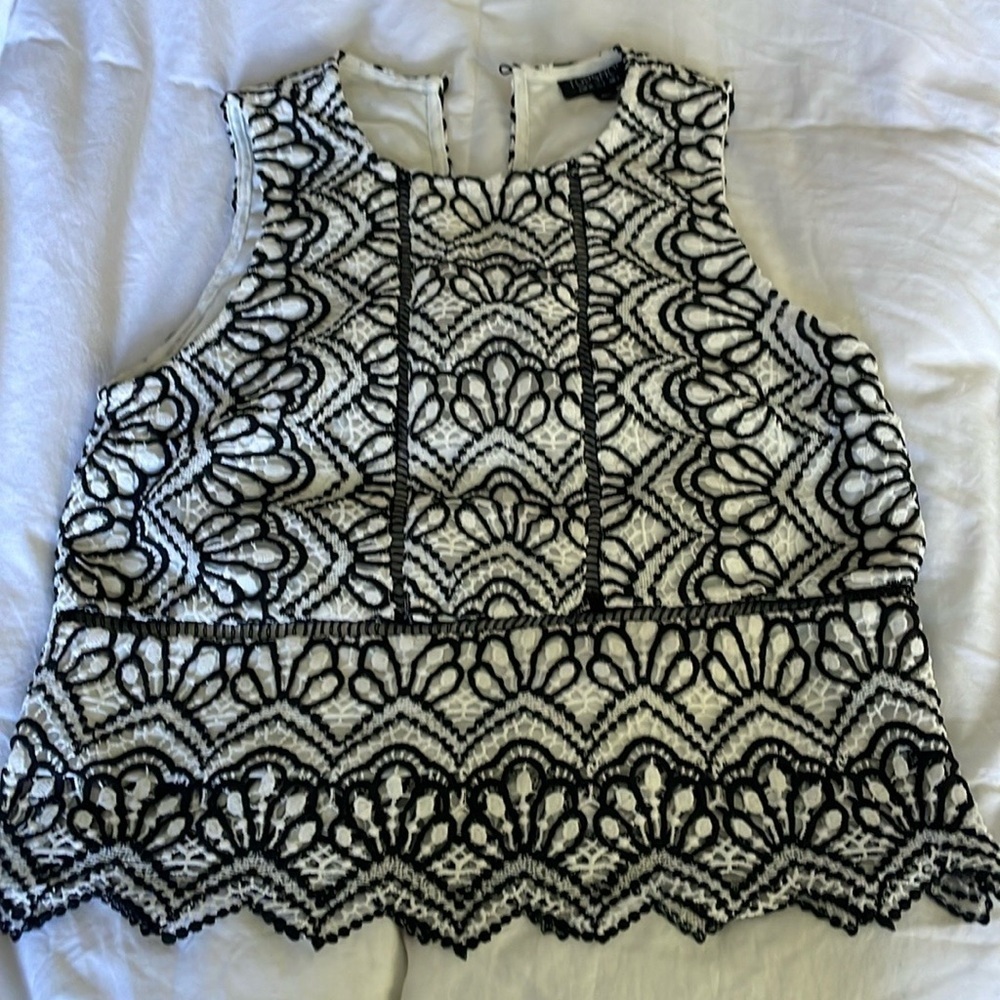 TOPSHOP |Embroidered |Textured|Fit & Flare| Sleeveless |Top |Black/White |Size 4